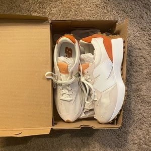 NWOT New Balance Lifestyle 327, SOLD OUT COLOR